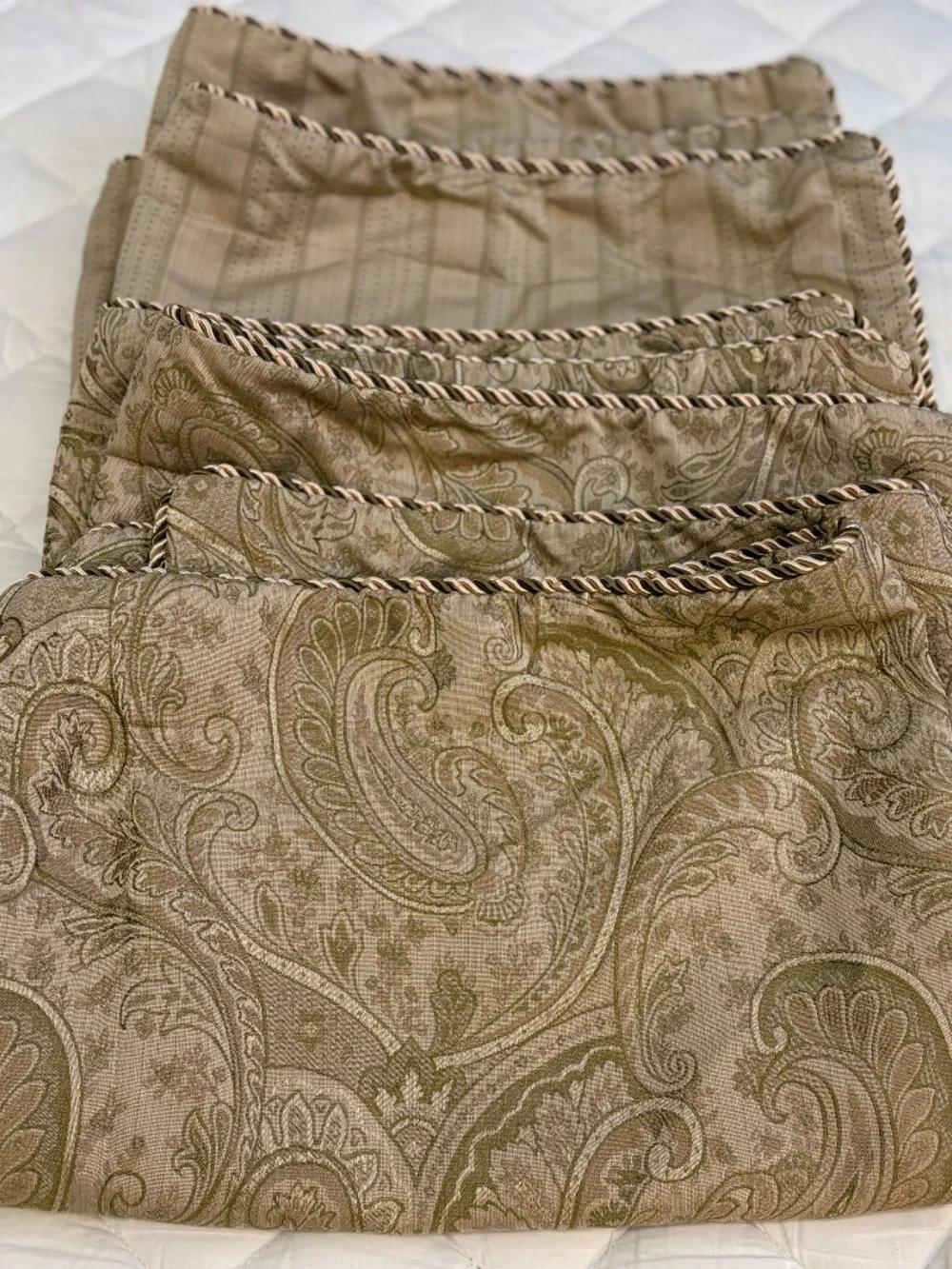 Jacquard Woven Paisley 6 Piece Queen Size Comforter Set